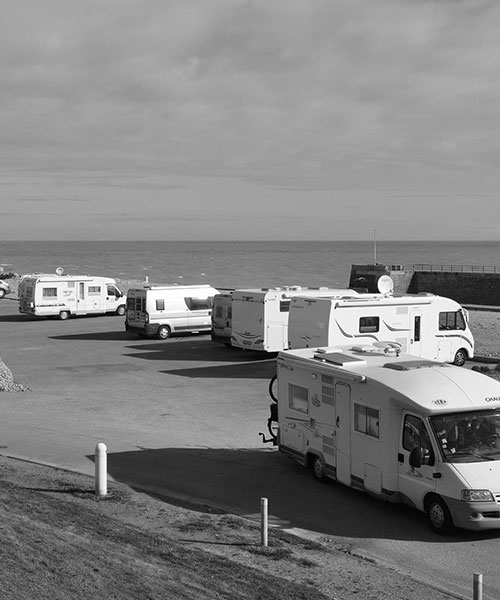 caravane bord mer orange