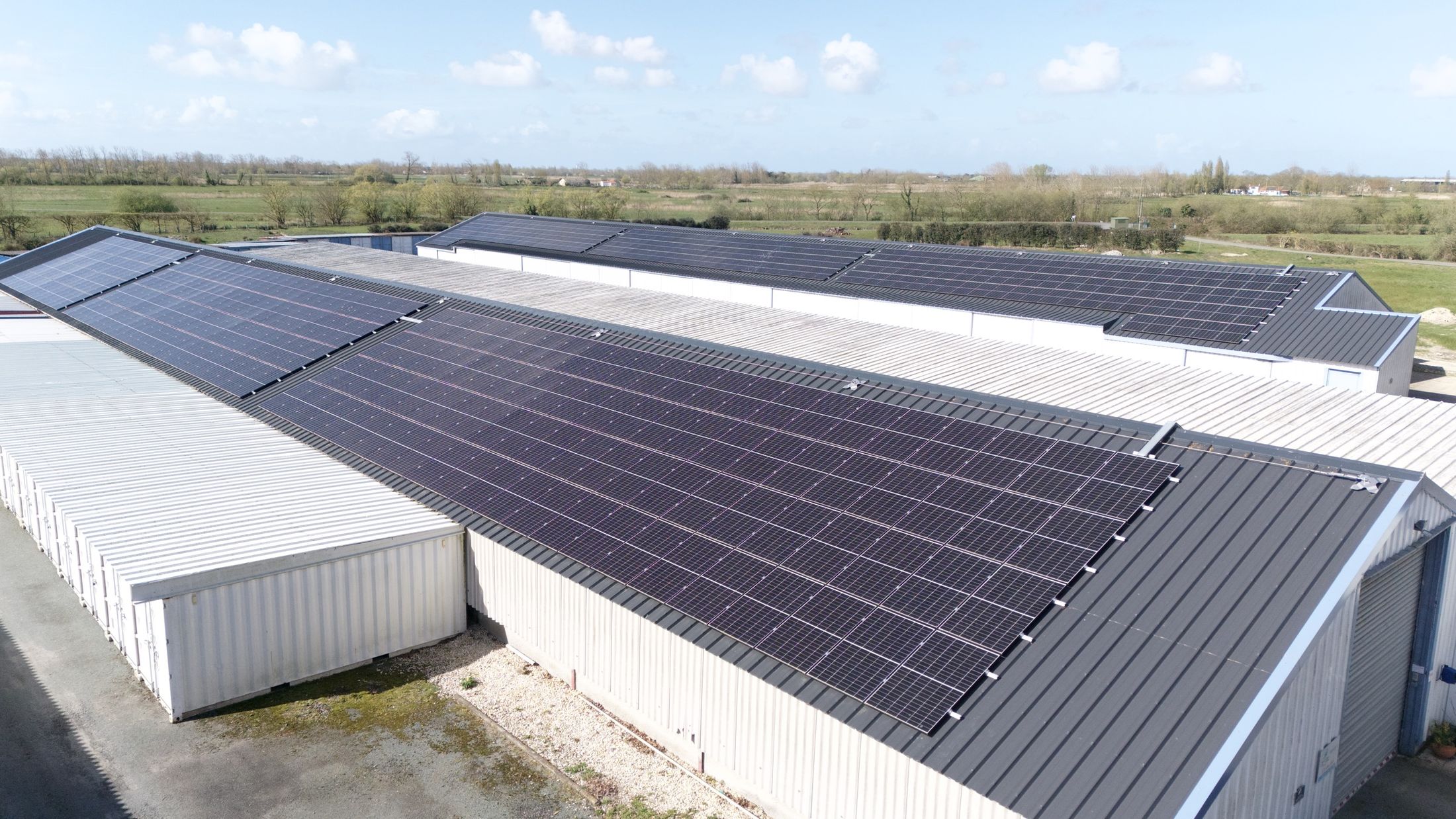 Toitures solaires des bâtiments de stockage