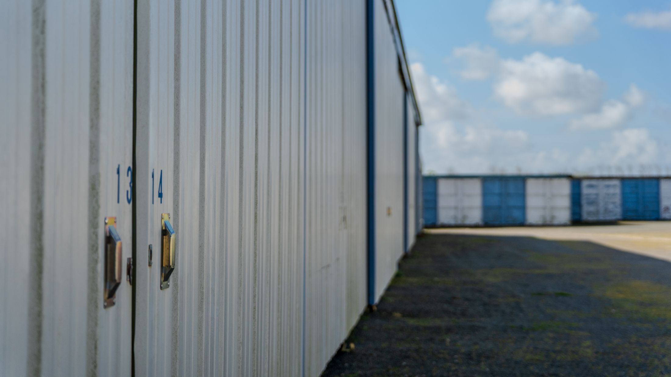 Portes des box 13 et 14